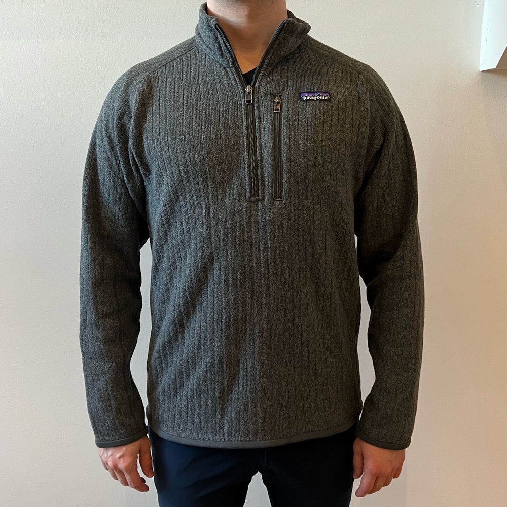 Patagonia men’s “Better Sweater” quarter zip in dark gray size M
